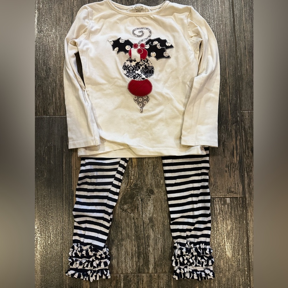 Persnickety boutique outfit.  Size 6.